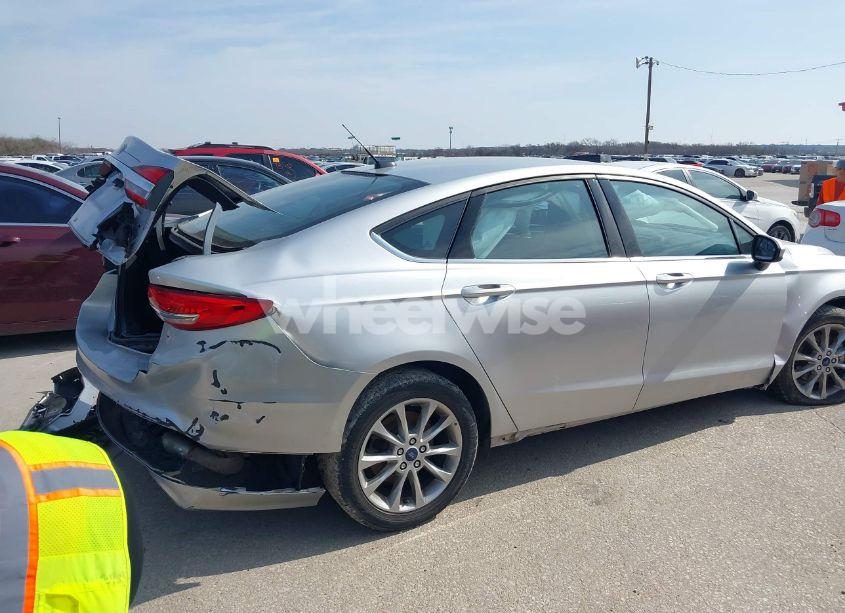 Photo 4 of 2017 Ford Fusion SE (VIN 3FA6P0H73HR330255)