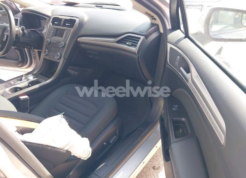 Photo 5 of 2017 Ford Fusion SE (VIN 3FA6P0H73HR330255)