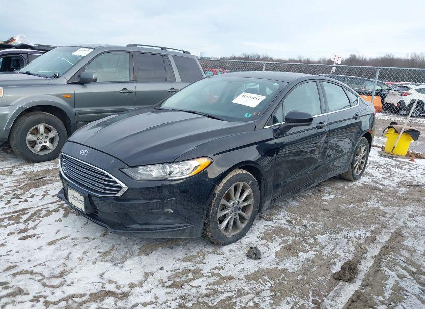 Photo 2 of 2017 Ford Fusion SE (VIN 3FA6P0H73HR369007)