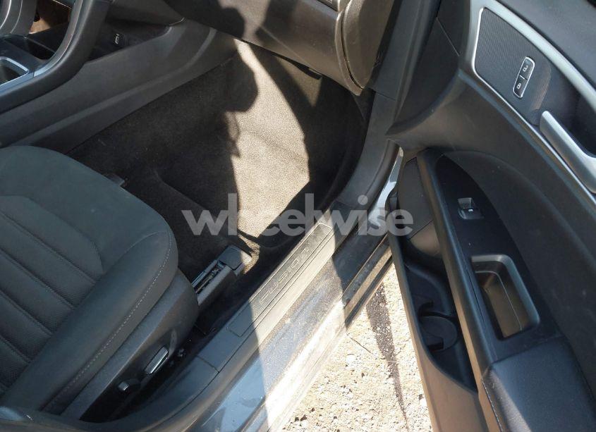 Photo 5 of 2017 Ford Fusion SE (VIN 3FA6P0H73HR404497)