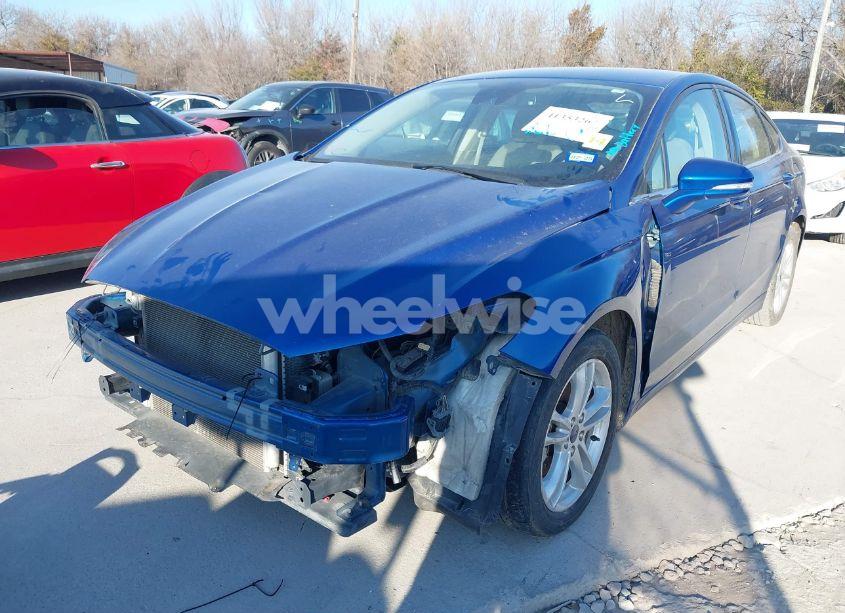 Photo 2 of 2018 Ford Fusion SE (VIN 3FA6P0H73JR117554)