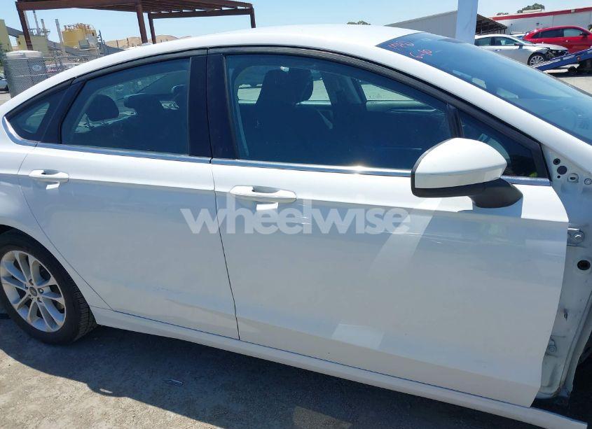 Photo 14 of 2020 Ford Fusion SE (VIN 3FA6P0H73LR131988)