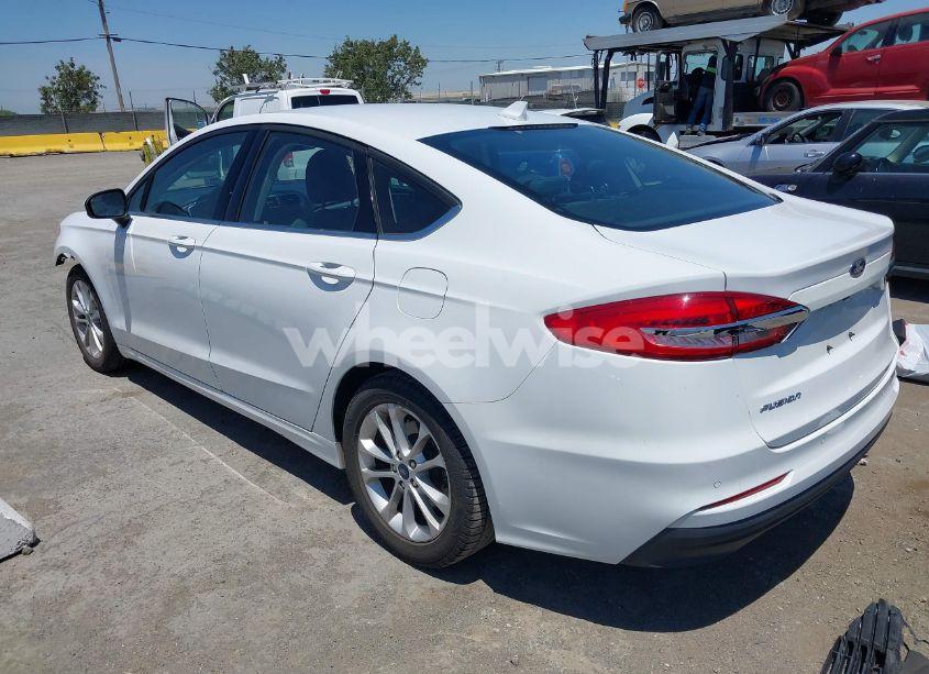 Photo 3 of 2020 Ford Fusion SE (VIN 3FA6P0H73LR131988)