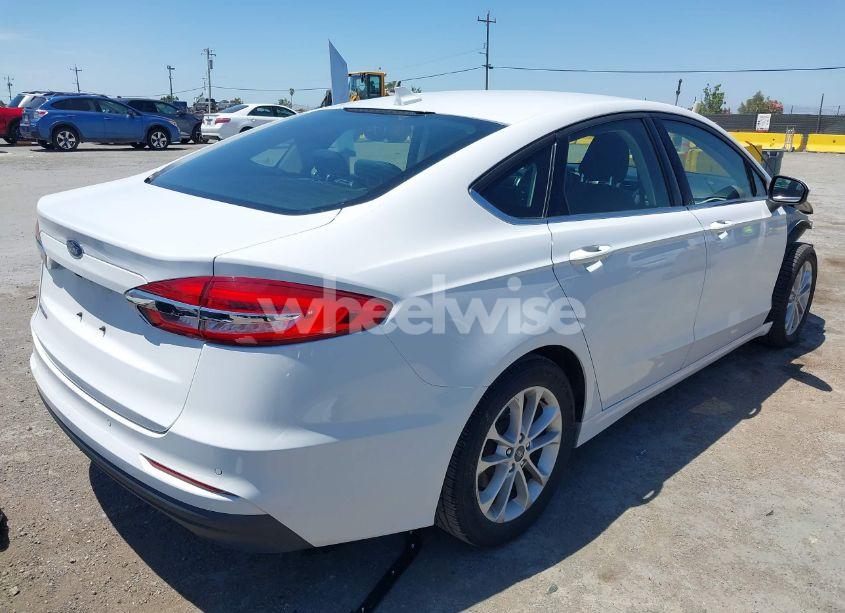 Photo 4 of 2020 Ford Fusion SE (VIN 3FA6P0H73LR131988)