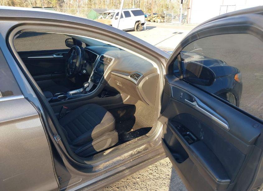 Photo 5 of 2013 Ford Fusion SE (VIN 3FA6P0H74DR105207)