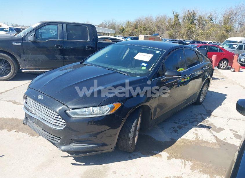 Photo 2 of 2013 Ford Fusion SE (VIN 3FA6P0H74DR256628)