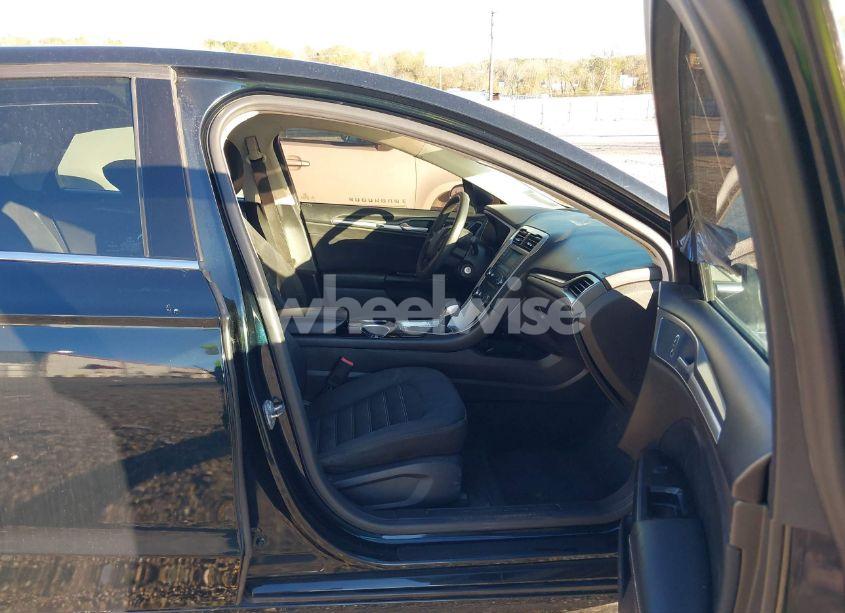 Photo 5 of 2014 Ford Fusion SE (VIN 3FA6P0H74ER146471)