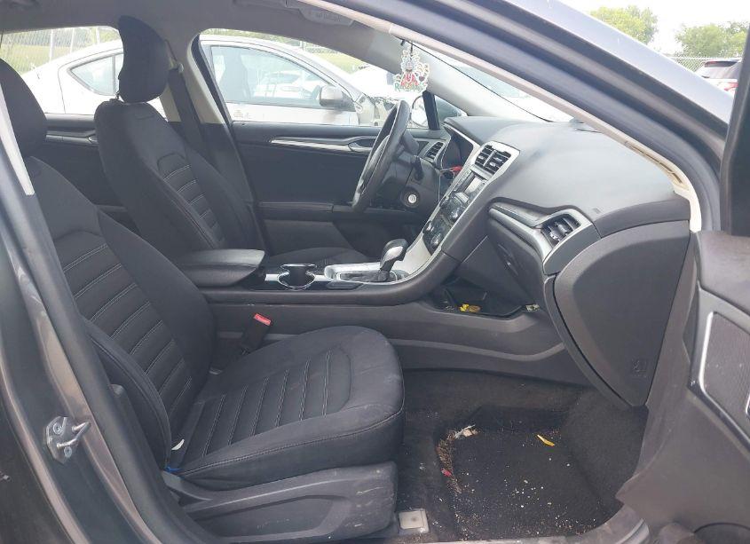 Photo 5 of 2014 Ford Fusion SE (VIN 3FA6P0H74ER228622)