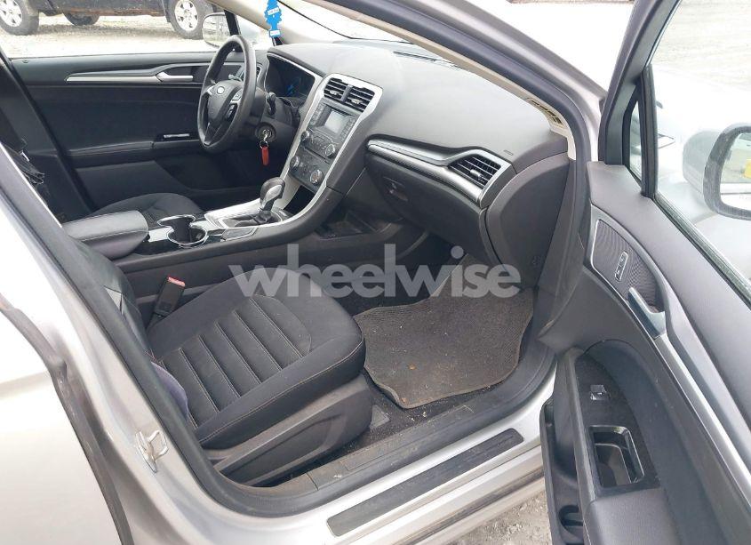 Photo 5 of 2014 Ford Fusion SE (VIN 3FA6P0H74ER333421)