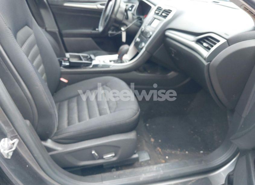 Photo 5 of 2015 Ford Fusion SE (VIN 3FA6P0H74FR102049)