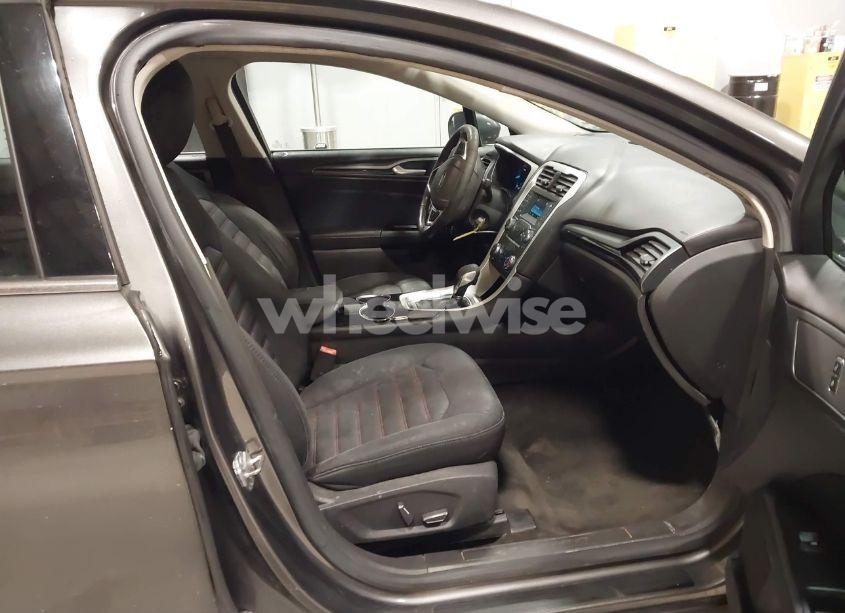 Photo 5 of 2015 Ford Fusion SE (VIN 3FA6P0H74FR250864)