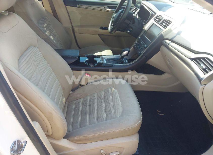 Photo 5 of 2016 Ford Fusion SE (VIN 3FA6P0H74GR110198)