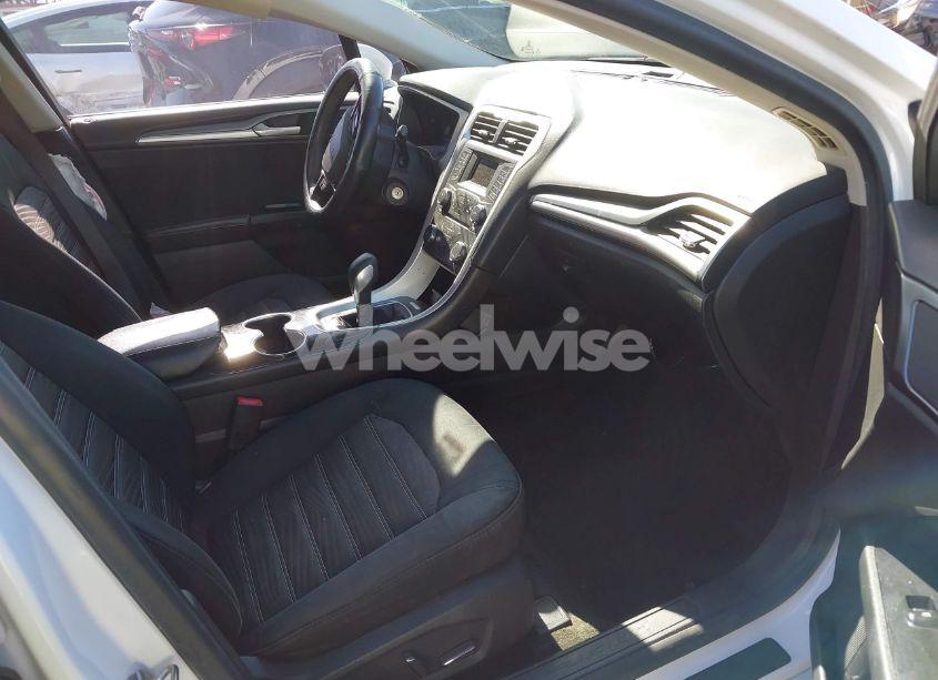 Photo 5 of 2016 Ford Fusion SE (VIN 3FA6P0H74GR118284)