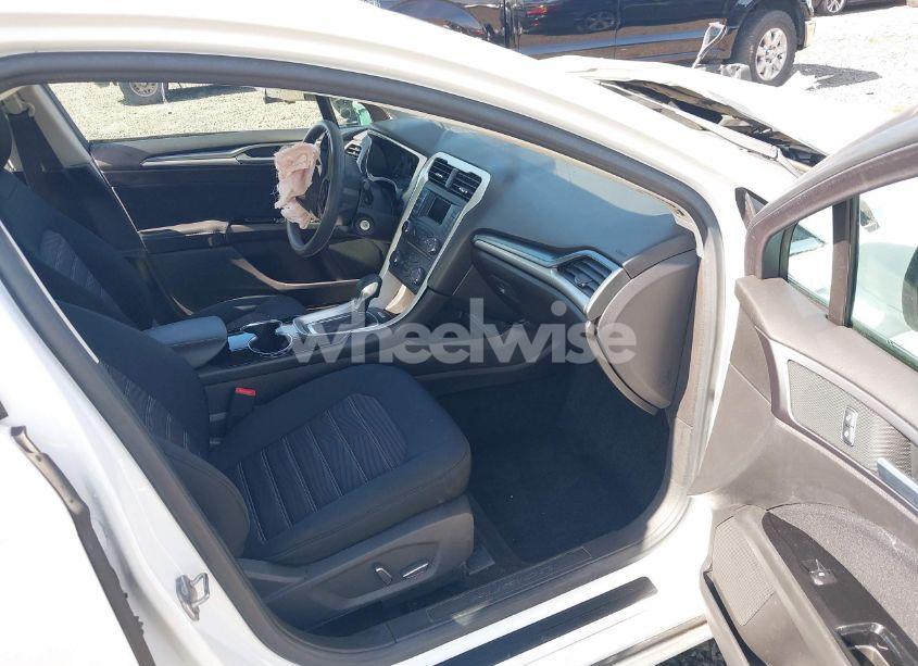 Photo 5 of 2016 Ford Fusion SE (VIN 3FA6P0H74GR145906)