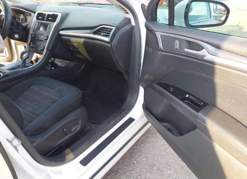 Photo 5 of 2016 Ford Fusion SE (VIN 3FA6P0H74GR152564)