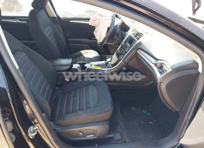 Photo 5 of 2016 Ford Fusion SE (VIN 3FA6P0H74GR235623)