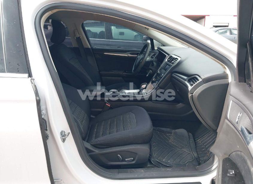 Photo 5 of 2016 Ford Fusion SE (VIN 3FA6P0H74GR359620)