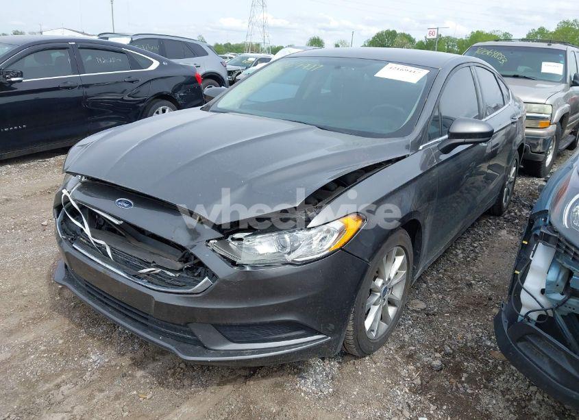Photo 2 of 2017 Ford Fusion SE (VIN 3FA6P0H74HR125124)