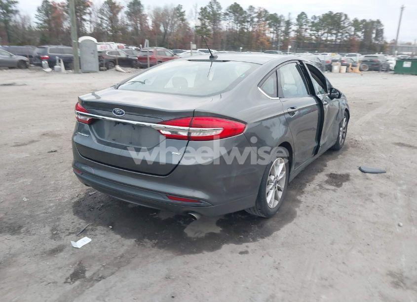 Photo 4 of 2017 Ford Fusion SE (VIN 3FA6P0H74HR260488)