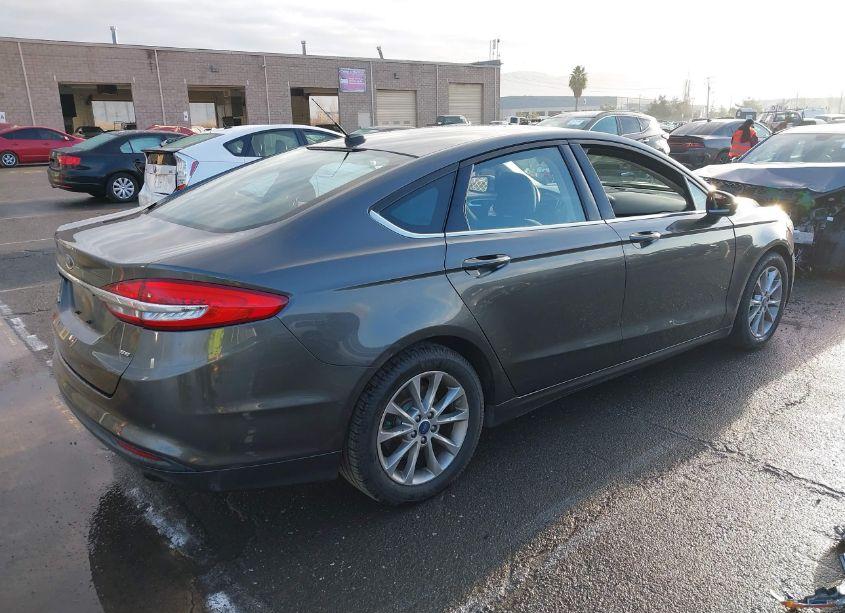 Photo 4 of 2017 Ford Fusion SE (VIN 3FA6P0H74HR276965)
