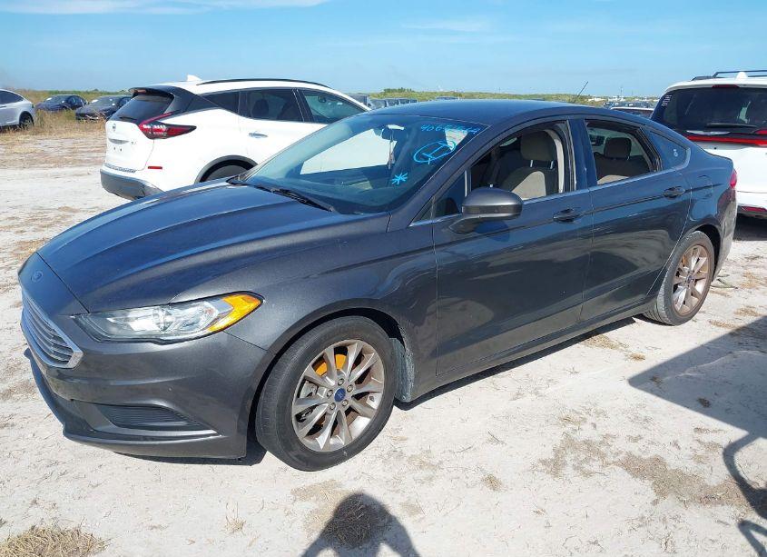 Photo 2 of 2017 Ford Fusion SE (VIN 3FA6P0H74HR281874)