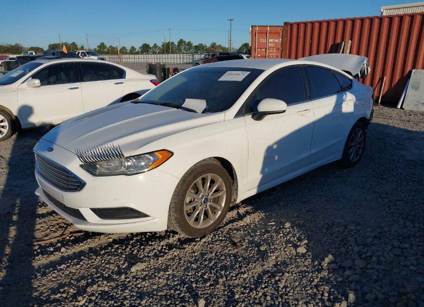 Photo 2 of 2017 Ford Fusion SE (VIN 3FA6P0H74HR355732)