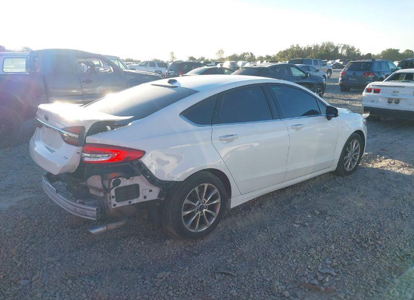 Photo 4 of 2017 Ford Fusion SE (VIN 3FA6P0H74HR355732)