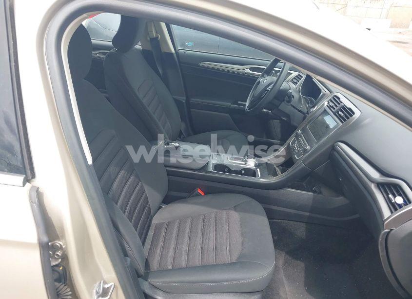 Photo 5 of 2017 Ford Fusion SE (VIN 3FA6P0H74HR395535)