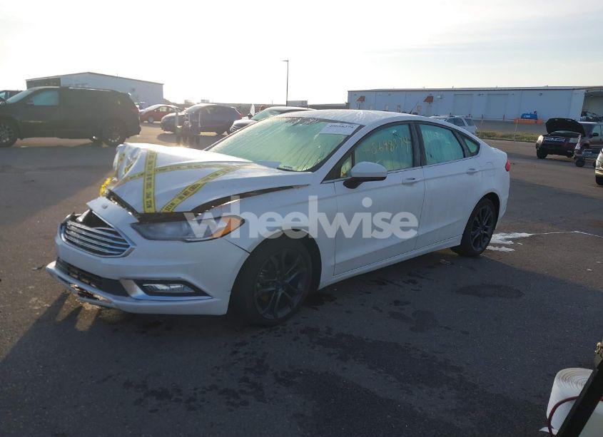 Photo 2 of 2018 Ford Fusion SE (VIN 3FA6P0H74JR107390)