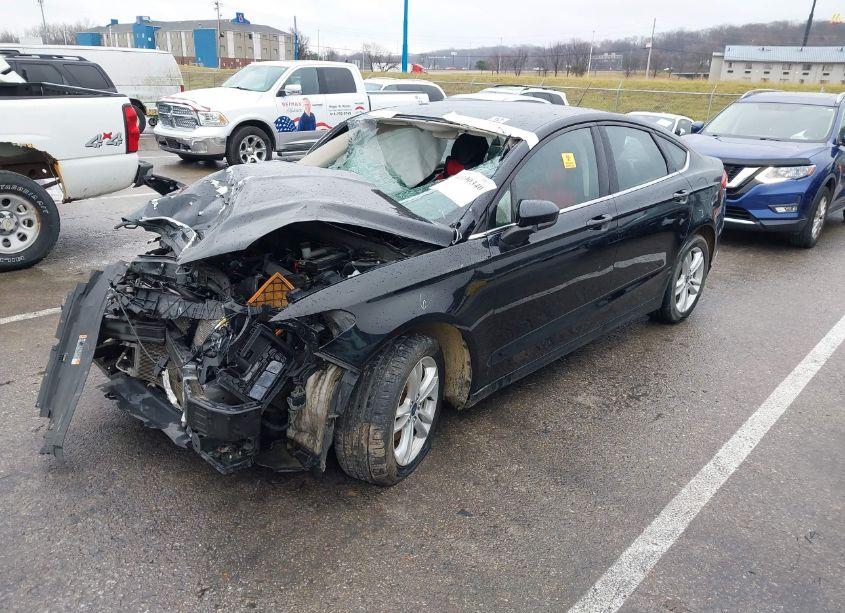 Photo 2 of 2018 Ford Fusion SE (VIN 3FA6P0H74JR142611)