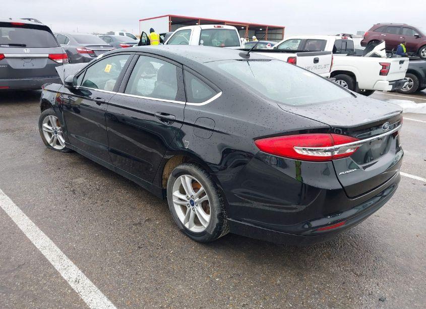 Photo 3 of 2018 Ford Fusion SE (VIN 3FA6P0H74JR142611)