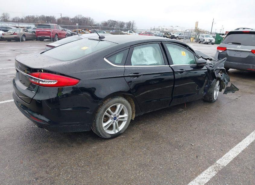 Photo 4 of 2018 Ford Fusion SE (VIN 3FA6P0H74JR142611)