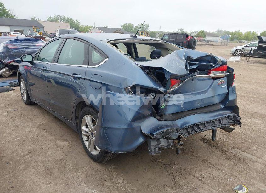 Photo 3 of 2018 Ford Fusion SE (VIN 3FA6P0H74JR226458)
