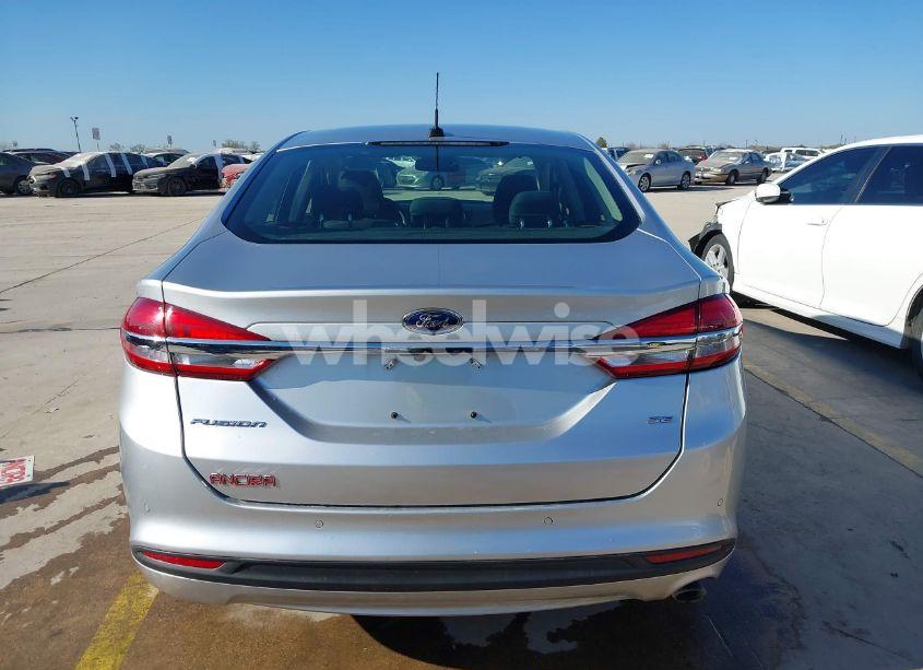 Photo 17 of 2018 Ford Fusion SE (VIN 3FA6P0H74JR279192)