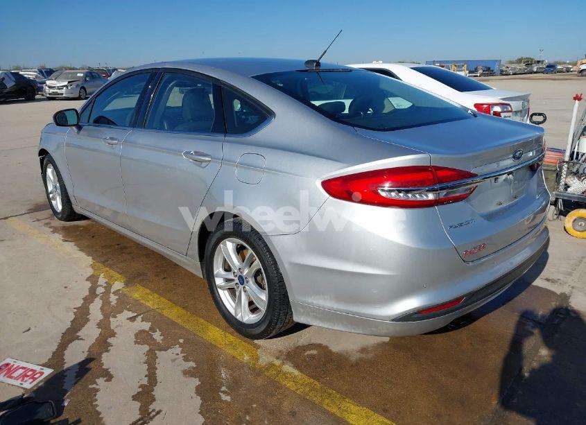 Photo 3 of 2018 Ford Fusion SE (VIN 3FA6P0H74JR279192)