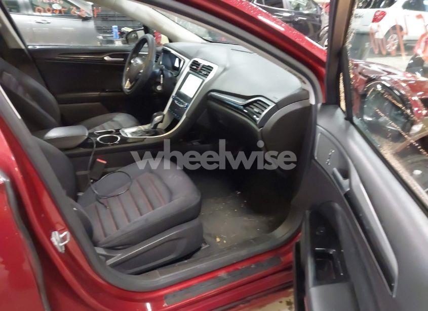 Photo 5 of 2014 Ford Fusion SE (VIN 3FA6P0H75ER109929)