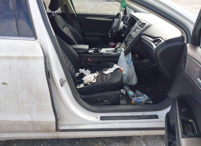 Photo 5 of 2016 Ford Fusion SE (VIN 3FA6P0H75GR121405)