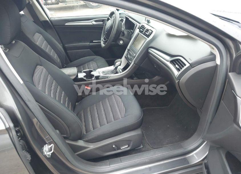 Photo 5 of 2016 Ford Fusion SE (VIN 3FA6P0H75GR130749)