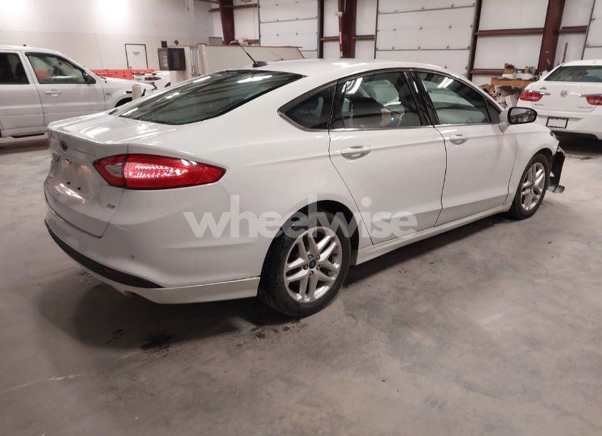 Photo 4 of 2016 Ford Fusion SE (VIN 3FA6P0H75GR131626)