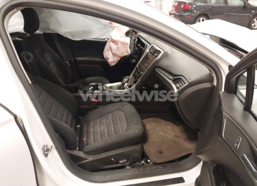 Photo 5 of 2016 Ford Fusion SE (VIN 3FA6P0H75GR131626)