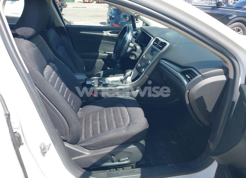 Photo 5 of 2016 Ford Fusion SE (VIN 3FA6P0H75GR189171)