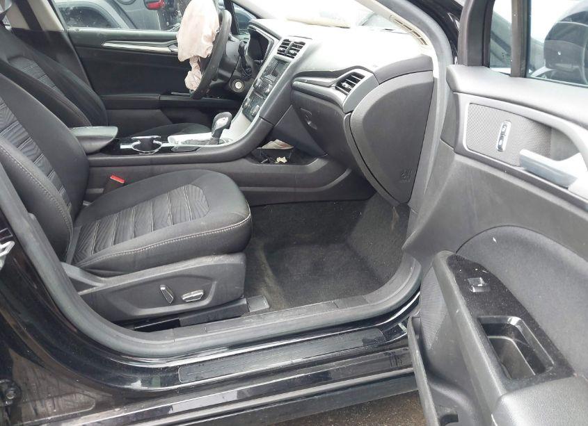 Photo 5 of 2016 Ford Fusion SE (VIN 3FA6P0H75GR199828)