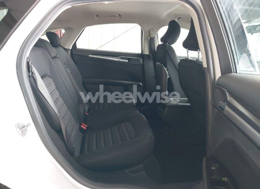 Photo 8 of 2016 Ford Fusion SE (VIN 3FA6P0H75GR216949)