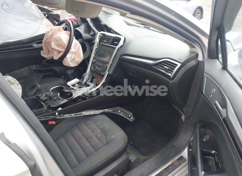 Photo 5 of 2016 Ford Fusion SE (VIN 3FA6P0H75GR242726)