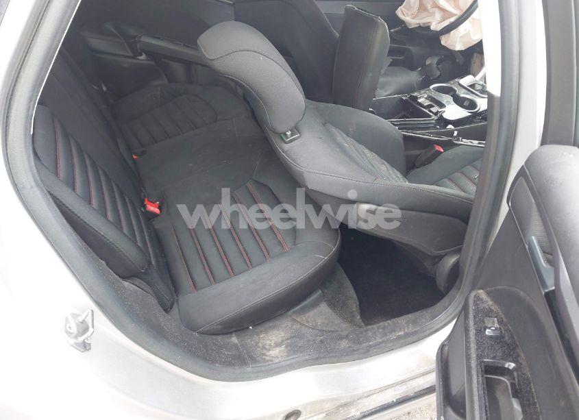 Photo 8 of 2016 Ford Fusion SE (VIN 3FA6P0H75GR242726)