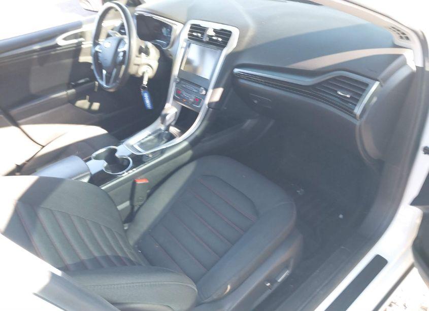 Photo 5 of 2016 Ford Fusion SE (VIN 3FA6P0H75GR272602)