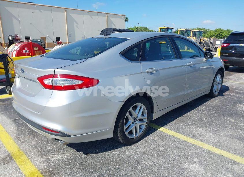 Photo 4 of 2016 Ford Fusion SE (VIN 3FA6P0H75GR343989)