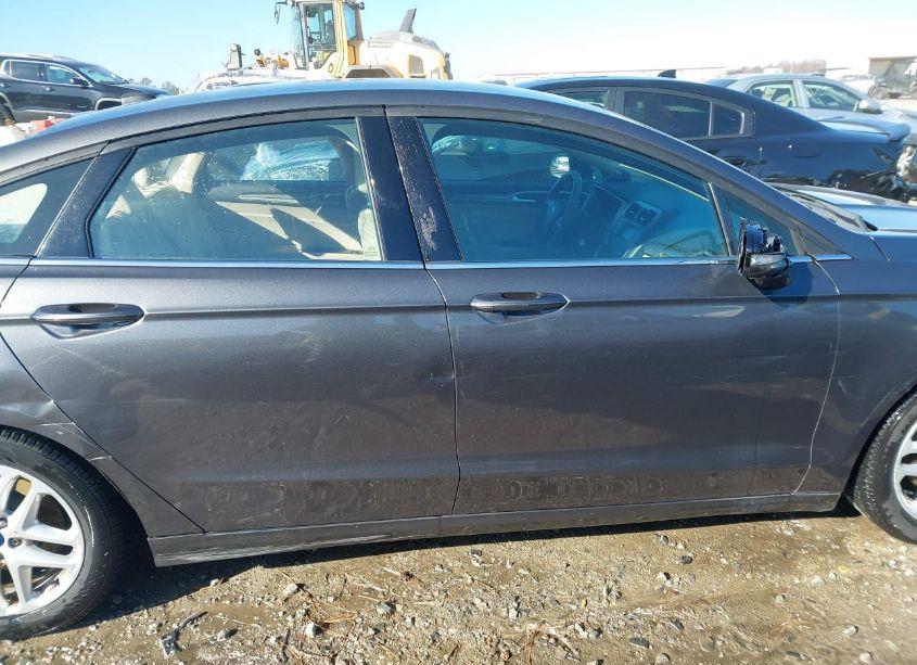 Photo 13 of 2016 Ford Fusion SE (VIN 3FA6P0H75GR358413)