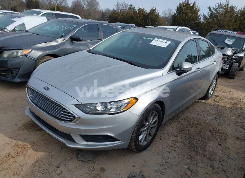 Photo 2 of 2017 Ford Fusion SE (VIN 3FA6P0H75HR107621)