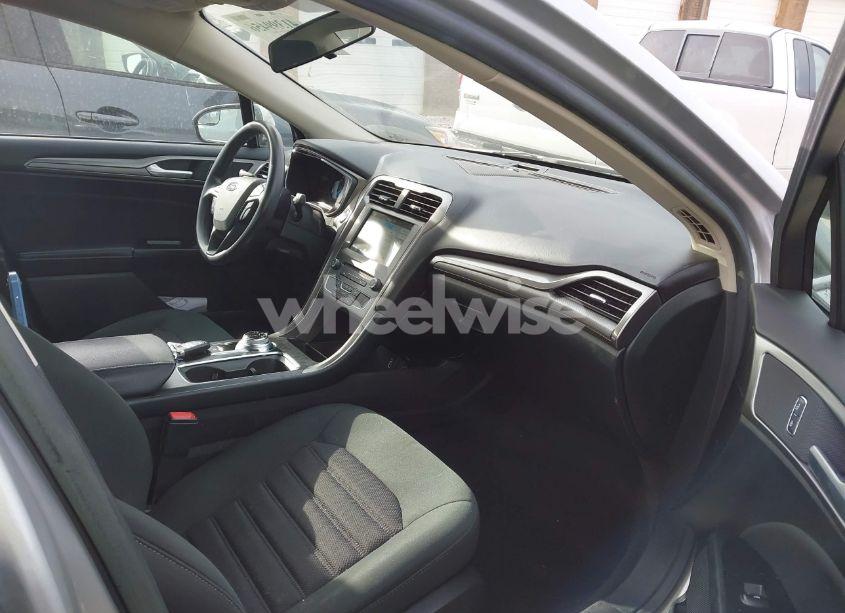 Photo 5 of 2017 Ford Fusion SE (VIN 3FA6P0H75HR107621)